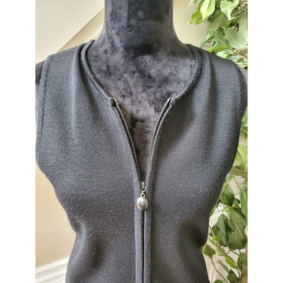 Jacqueline Ferrar Women's Black Acrylic Front Zip Sleeveless Sweater Size Medium - Picture 3 of 10